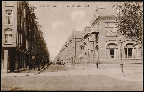 Derde Oosterparkstraat. Uitgave N.V. Luxe Papierwarenhandel v.h. Roukes & Erhart, Baarn<br />Deze prentbriefkaart is uit1930, bron: Beeldbank Stadsarchief Amsterdam 