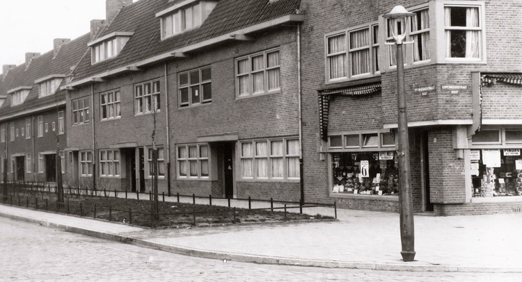 Pythagorasstraat 93-89 - 1925 .<br />Foto: Beeldbank Amsterdam 