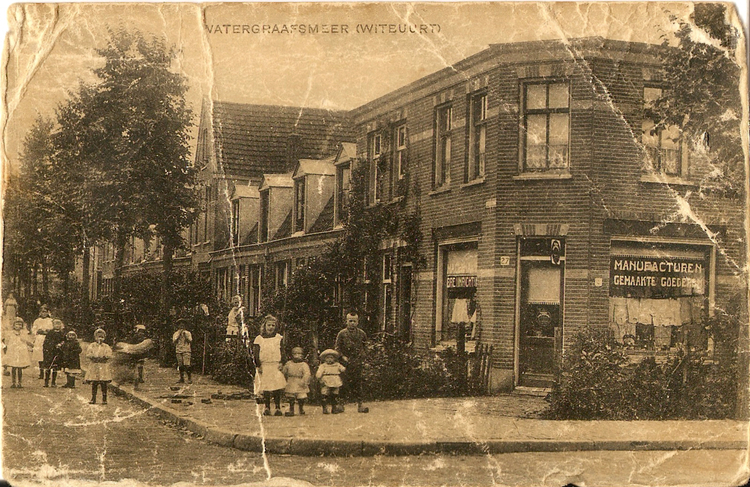 Reaumurstraat 27 De winkel van Tijsterman  -  1923  <p>.<br />
<em>Foto: Leo Post</em></p>