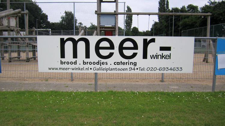 Galileïplantsoen 94 - 2013 .<br />Dit reclamebord staat op het voetbalveld van TOS-Actief op het Sportpark Middenmeer. 