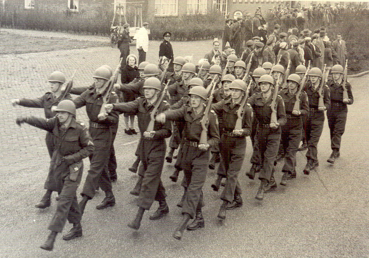Recruten in opleiding op Zeeburg  (Ouderdag) - 1959 .<br />Foto: Jo Haen 