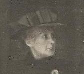  Wie is toch tante Kootje ? ( foto uit 1942, genomen in de Gerardus Majella kerk)  Herkent iemand haar ? 