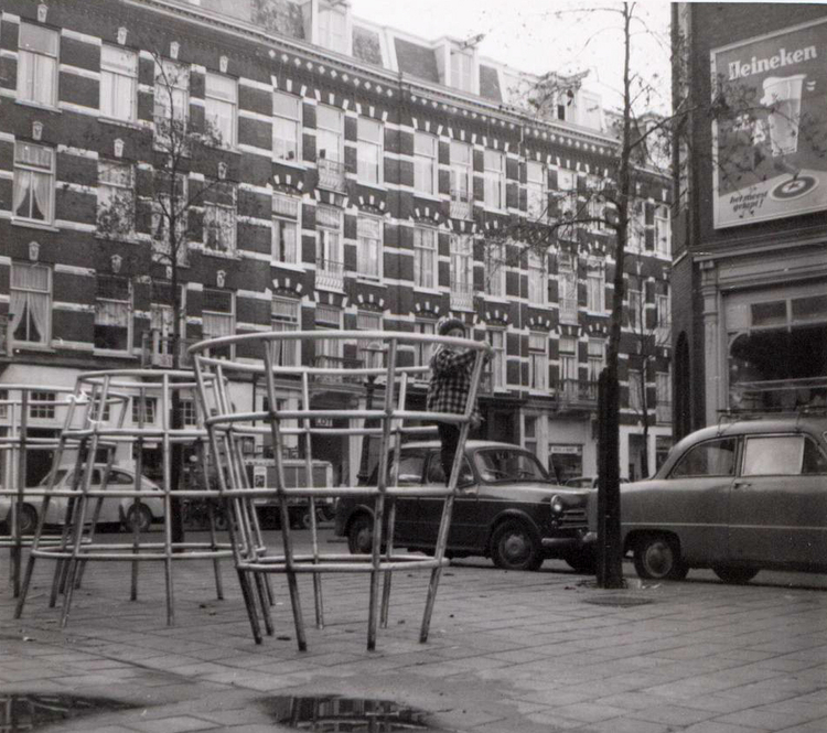 Reinwardtstraat 16 helemaal rechts in de straat - 1960 .<br />Foto: Beeldbank Amsterdam 