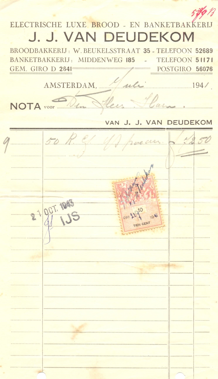 Rekening voor Haen Nota voor den heer Haen uit Juli 1941. Er was toen gemeentegiro (gironummer bestond uit beginletter naam + nummer). De gemeentegiro is later door de postgiro overgenomen. Je hield je eigen nummer, maar kreeg i.p.v. de beginletter een paar cijfers erbij. De 10 cent op de verplichte zegel is voor de belasting. 