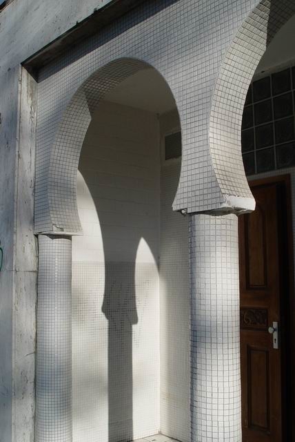 Moskee De moskee aan de Weesperzijde waar op zaterdag en zondag les wordt gegeven (Foto: 2006). 