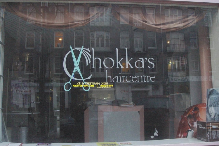 Chokka's Haircenter Chokka's Haircenter in de Javastraat (Foto: 2006) Chokka's Haircenter op de begane grond van het pand in de Javastraat waar Maia de eerste drie maanden in Amsterdam woonde (Foto: 2006) 