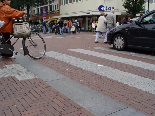 Zebra Het zebrapad in de Eerste van Swindenstraat.  Foto: Louise van Lil. 