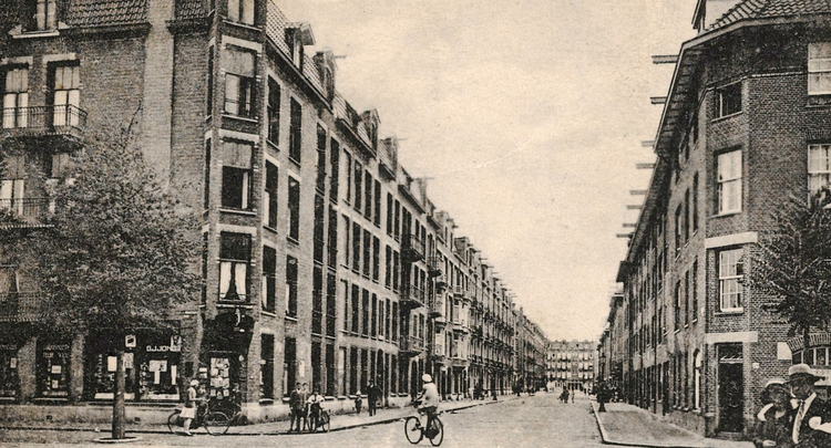 Retiefstraat 43 - 1920 .<br />Foto: Beeldbank Amsterdam 