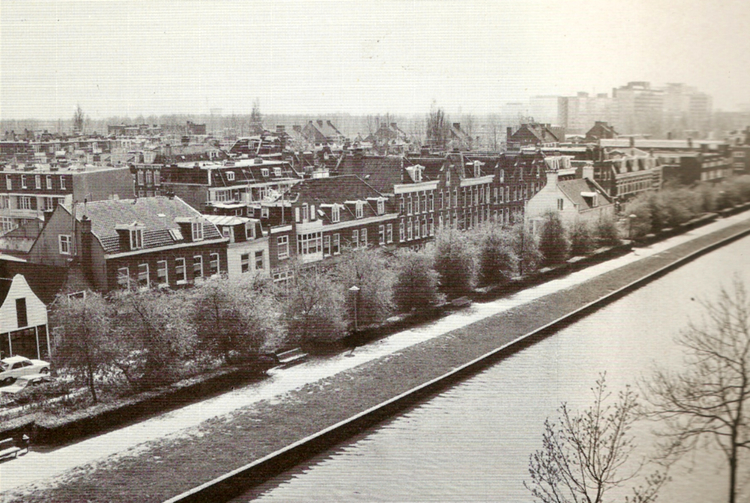 Ringdijk - Het eerste huis na het huis met de witte erker is nummer 11 - ±  1970 .<br />Foto: J.H.Kruizinga - WGM Van Dorp tot Stadsdeel 