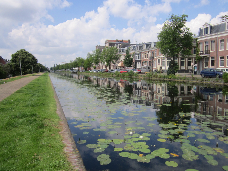 De stoomspuit had water genoeg uit de Ringvaart. Aan de overkant de Transvaalkade. .<br />Foto: Jo Haen © 