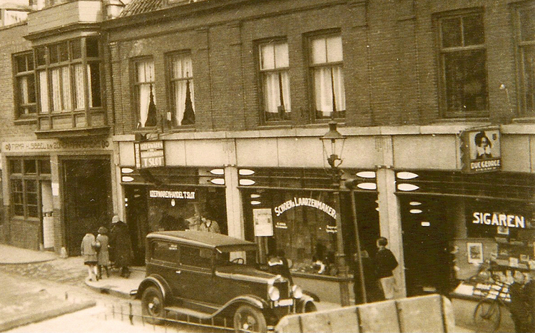 Ringdijk 13 (rechts) - 1930 .<br />Foto: Beeldbank Amsterdam 