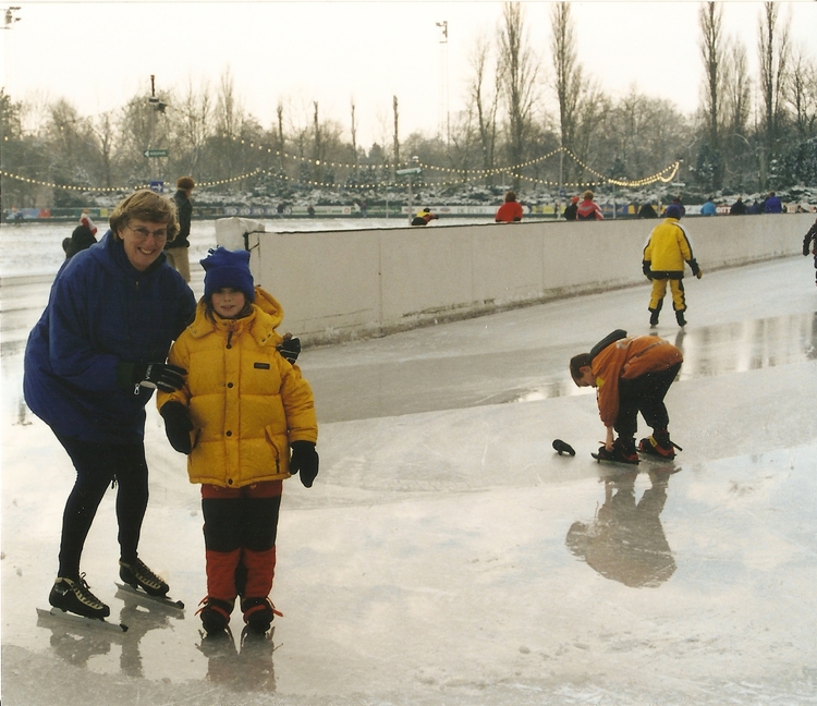  Winter 2000 Winter 2000. Jo Haen met haar kleindochter Marit.<br />Foto: Jo Haen 