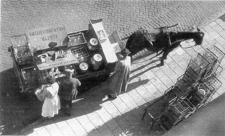 Weth.Frankeweg 11 Melkwinkel v.d.Heyden - ± 1950 .<br />Foto: Familie Jan van Deudekom 