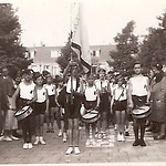 Transvaalplein, ongeveer 1930. De 'Jonge Pieter Jelles' van de Arbeiders Sportvereniging.