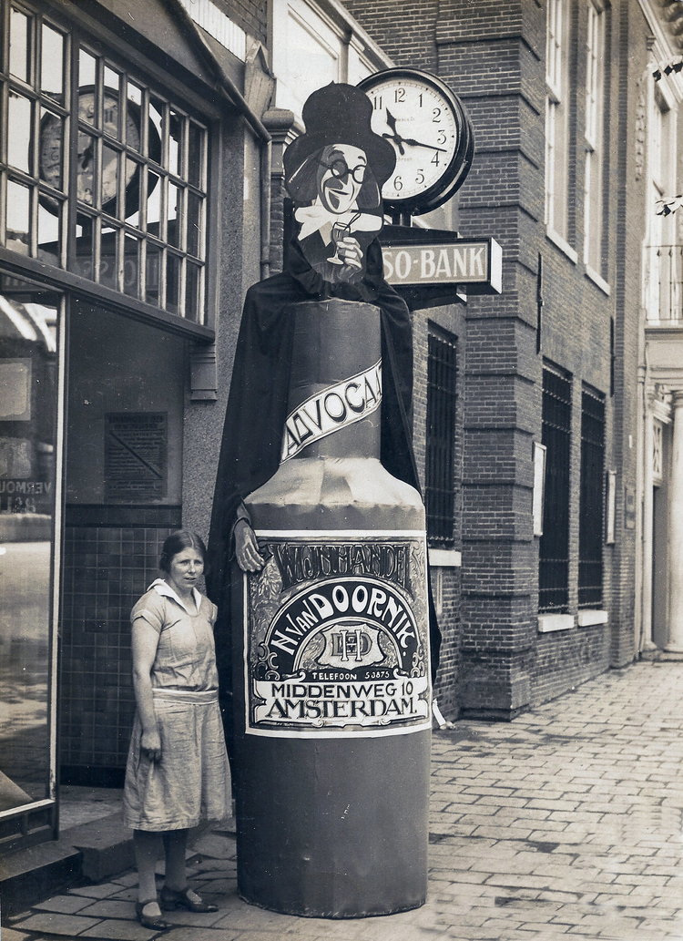 Middenweg 10 - ± 1925 .<br />Foto: Hans van Doornik 