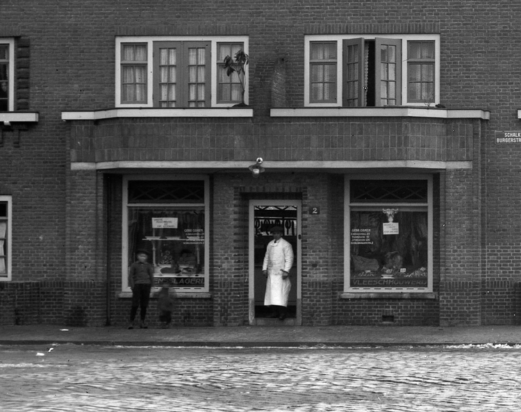 Schalk Burgerstraat 2 - Gebroeders Damen, slagers en slachters - 1925 '<br />Foto: Beeldbank Amsterdam 