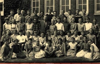 Elthetoschool Anneke Anneke's klas op de 3e Elthetoschool (1960). Zij zit 4e van rechts, tweede rij van beneden. 