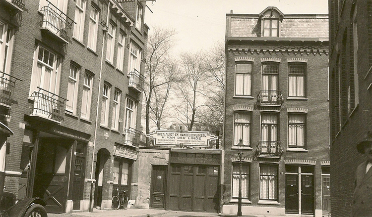 Simon Stevinstr 10 - ± 1940 .<br />Klik rechts bovenaan op de foto en de foto wordt vergroot weergegeven.<br />Foto: Beeldbank Amsterdam .<br />Foto: Beeldbank Amsterdam 