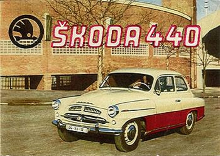 Skoda 440. Piet mocht de Skoda van zijn baas 'wassen'.<br />Dit model is uit 1955, of het ook 'de auto' is? Afbeelding afkomstig uit Phil Seed's Virtual Car Museum. 