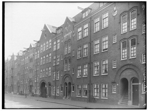 Smitstraat.  <p>Datering van de foto is: juni 1937.<br />
Bron: Beeldbank, Stadsarchief Amsterdam.</p>