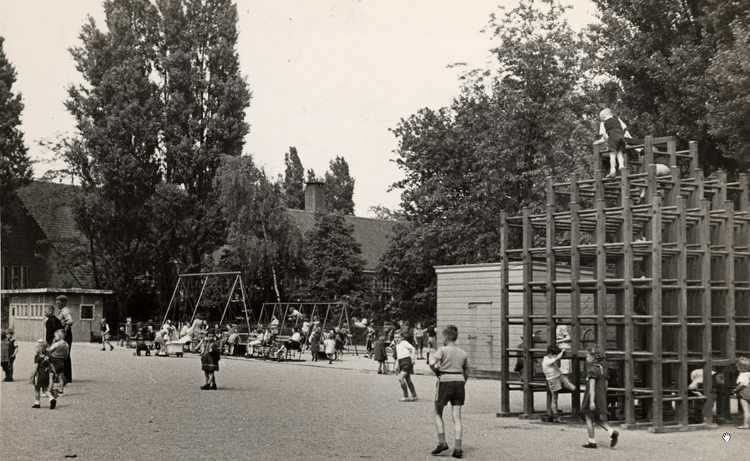 Speeltuin Oosterpark - 1935 .<br />Foto: Beeldbank Amsterdam 