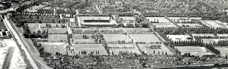 Sportpark Voorland Middenmeer met Ajax stadion 1970  