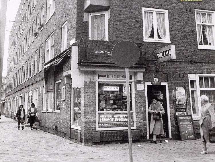 W. Langhout Sumatrastraat 112 - 1982 .<br />Klik rechts bovenaan op de foto en de foto's worden vergroot weergegeven.<br />Foto: Beeldbank Amsterdam .<br />Foto: Beeldbank Amsterdam 