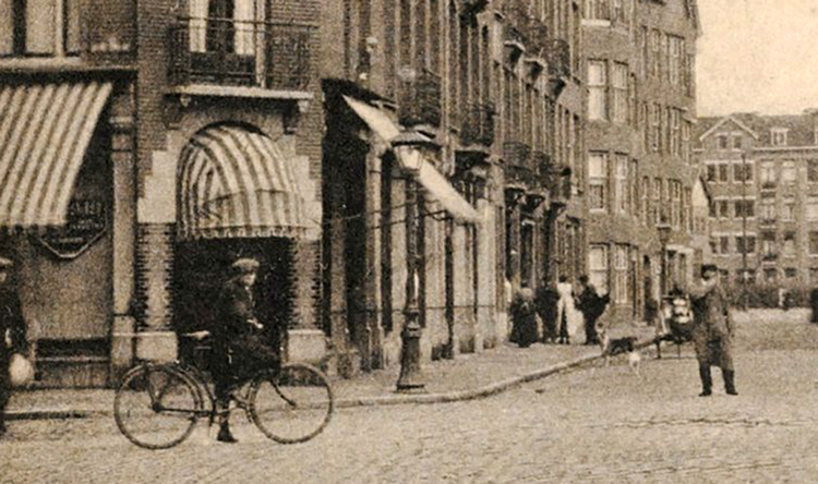 Javastraat 91 - gezien in de richting van het Timorplein - 1920 .<br />Foto: Beeldbank Amsterdam 