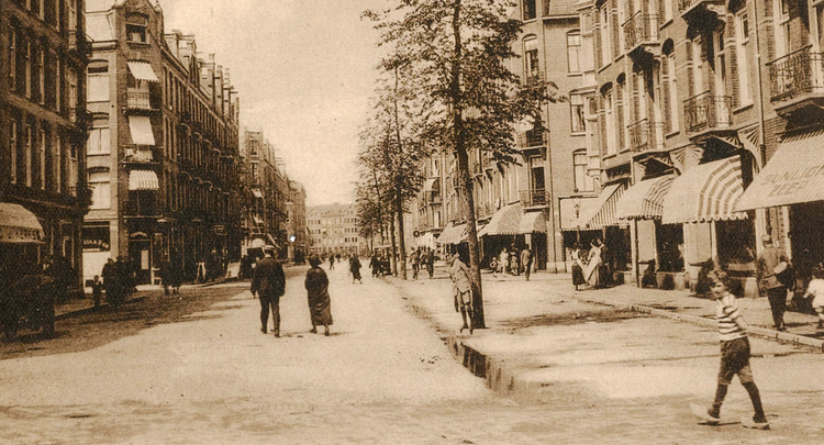 Sumatrastraat gezien in de richting van het Timorplein Rechts op de hoek nr. 47 - 1929 .<br />Foto: Beeldbank Amsterdam 