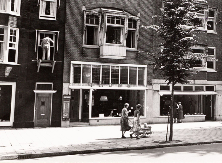 't Honk - Middenweg 105 - ± 1970 .<br />Klik rechts bovenaan op de foto en de foto wordt vergroot weergegeven.<br />Foto: Beeldbank Amsterdam 