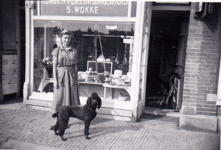 Transvaalkade 44 - 1952 Op de foto dochter Hanny Wokke<br />..<br />Foto: Arthur Vermeer 