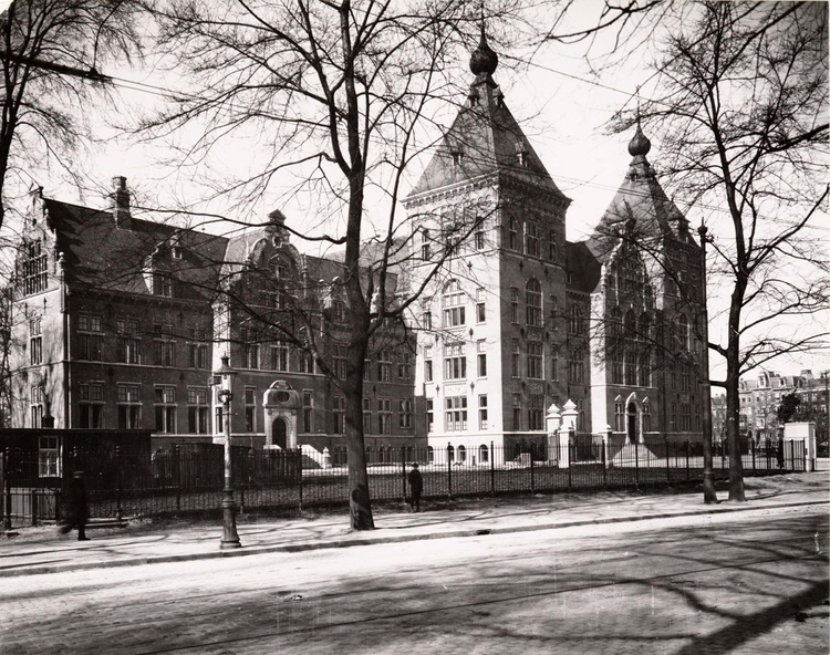  Het Tropenmuseum aan de Linnaeusstraat.<br />Foto: Beeldbank Stadsarchief Amsterdam 