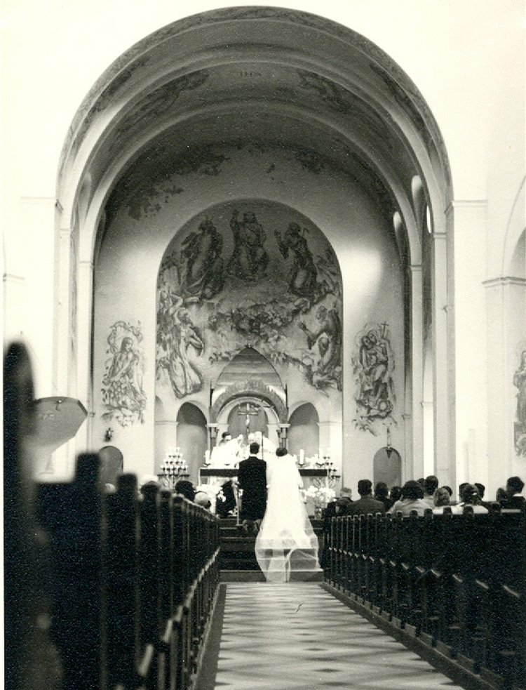 Jetty Helsloot trouwde in deze kerk in 1968 en stuurde ons deze foto - 1968 .<br />Foto: Jetty Helsloot 
