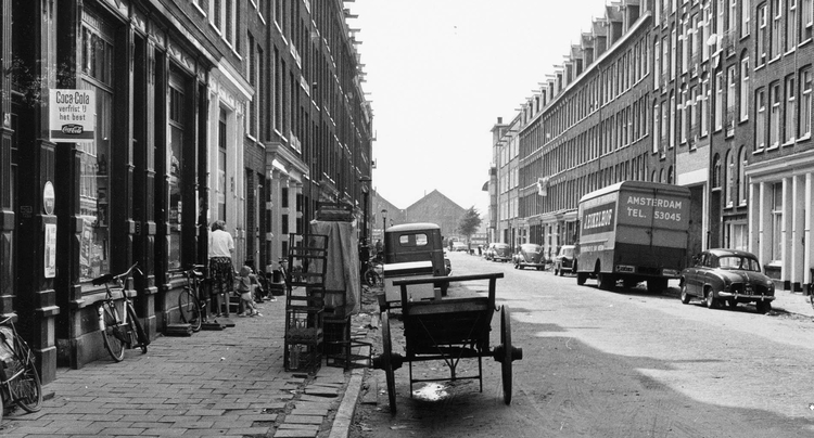 2e Oosterparkstraat 52 en lager - ± 1950 .<br />Foto: Beeldbank Amsterdam 