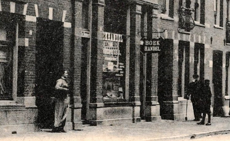 Tweede van Swindenstraat 7 - 1900 .<br />Klik rechts bovenaan op de foto en de foto wordt vergroot weergegeven.<br />Foto: Beeldbank Amsterdam .<br />Foto: Beeldbank Amsterdam 