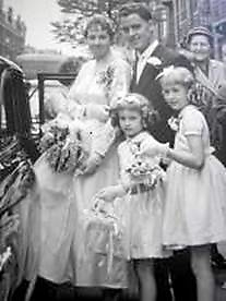 Trouwen 1957 In 1957 trouwden we vanuit het huis van mijn vrouw in de Pretoriusstraat 91, waar we bij mijn schoonouders nog enkele jaren in zouden wonen. 