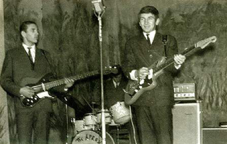  The Apron Strings in 1962, met links broer Hans en rechts broer Jan. 