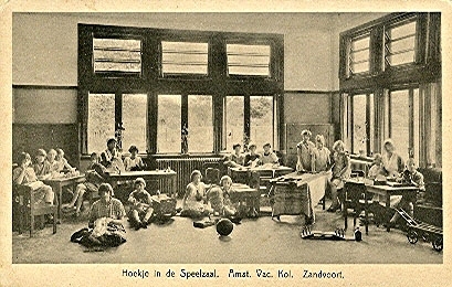 Speelzaal vakantiekolonie Zandvoort.  De foto is van kort na de oorlog en is geplaatst met instemming van Het Genootschap Oud Zandvoort. 
