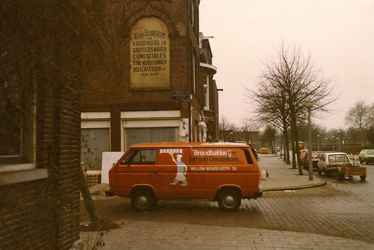 Van 't Hofflaan 19 (1985). .<br />Foto: Fam. Jan van Deudekom © 