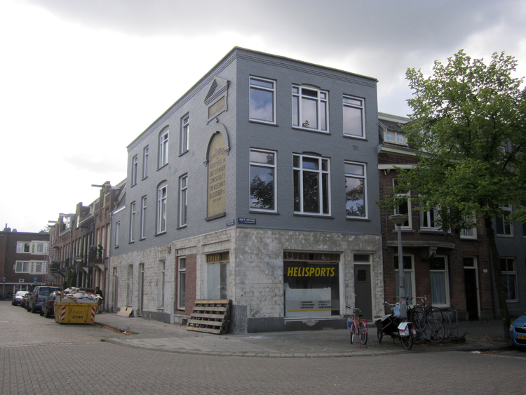 van 't Hofflaan 19/hoek Pasteurstraat.  