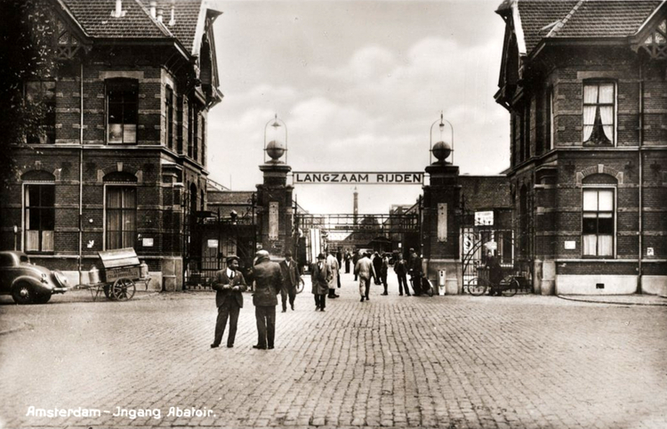 Toegangspoort abattoir. .<br />Foto: Beeldbank Amsterdam 