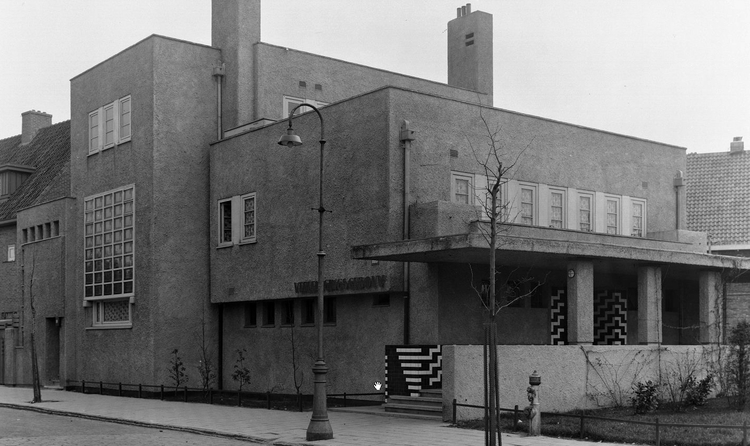 Verenigingsgebouw Brink - 1930 .<br />Foto: Beeldbank Amsterdam 