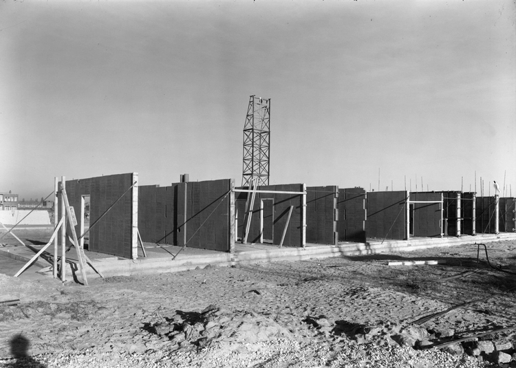  "Door de woningbouw op het Zand werd ons speelterrein aanzienlijk uitgebreid...". Op de foto nieuwbouw aan de Fizeaustraat in 1951. 