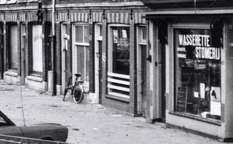 Von Zesenstraat 67 - 1981 .<br />Klik rechtsboven op de foto en de foto wordt vergroot weergegeven.<br />Foto: Beeldbank Amsterdam .<br />Foto: Beeldbank Amsterdam 