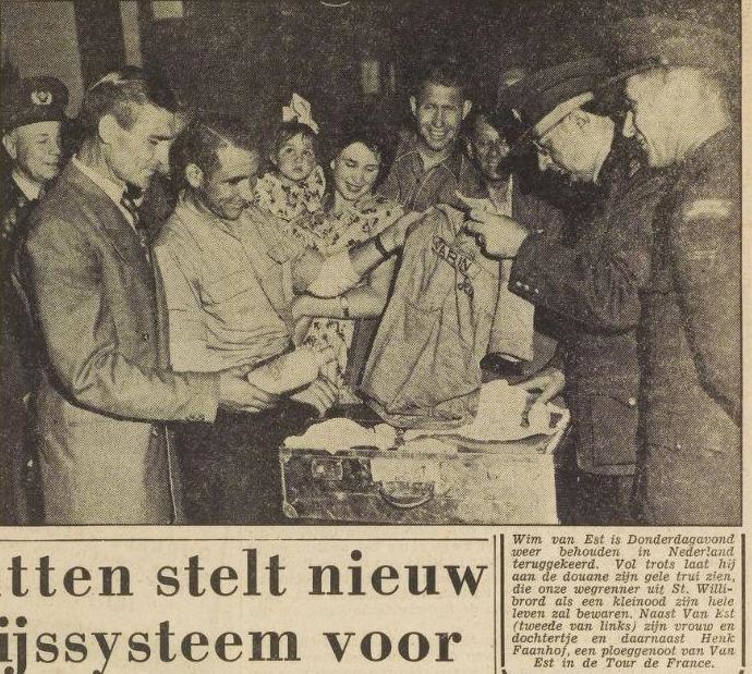 Terugkeer in Nederland. Wim van Est en zijn Gele Trui in Het Vrije Volk van 20 juli 1951. Bron: Historische Kranten, KB. 