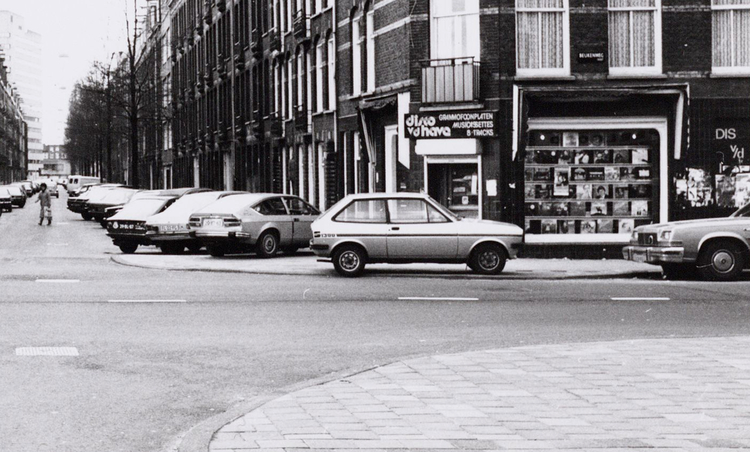 Vrolikstraat 323 - 1983 .<br />Klik rechts bovenaan op de foto en de foto wordt vergroot weergegeven.<br />Foto: Beeldbank Amsterdam .<br />Foto: Beeldbank Amsterdam 