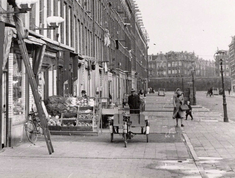 Wagenaarstraat 73 - ± 1955 .<br />Foto: Beeldbank Amsterdam 