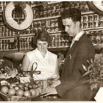Groentenwinkel Messink in 1960 toen Greet en Gideon de zaak van haar vader overnamen.