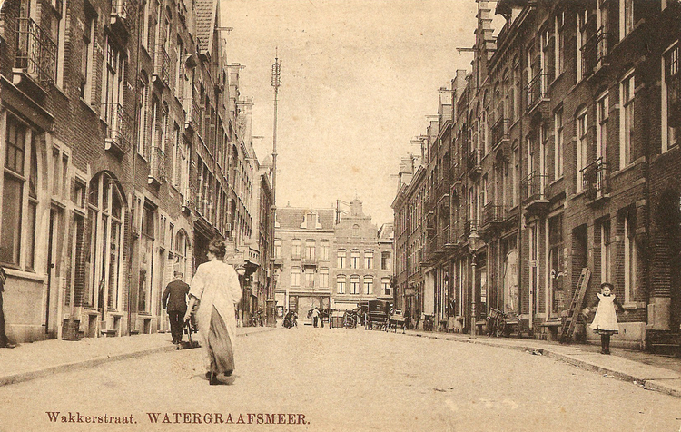 Wakkerstraat 15 pand aan de rechterkant links van de ladder - 1913 .<br />Foto: Jan van Deudekom 
