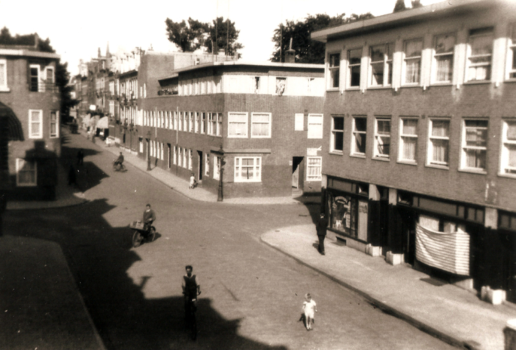 Wakkerstraat 47 - ± 1950 .<br />Foto: Jan van Deudekom 